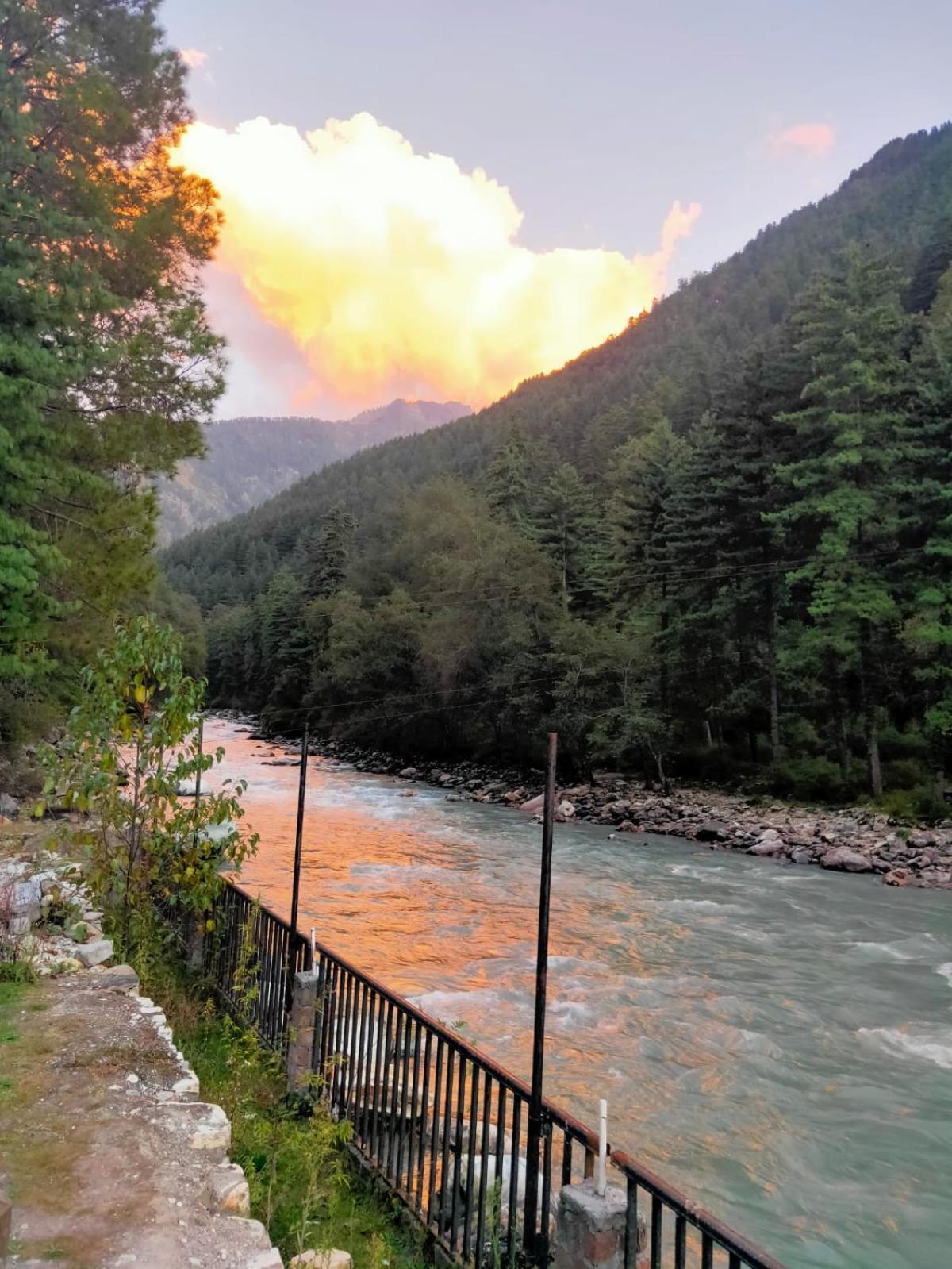 The White House Hotel Kasol Luaran gambar
